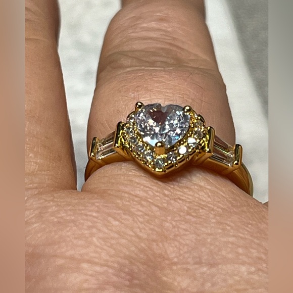 💎Heart ring in gold over sterling silver with baguette shaped shoulders - Picture 6 of 13